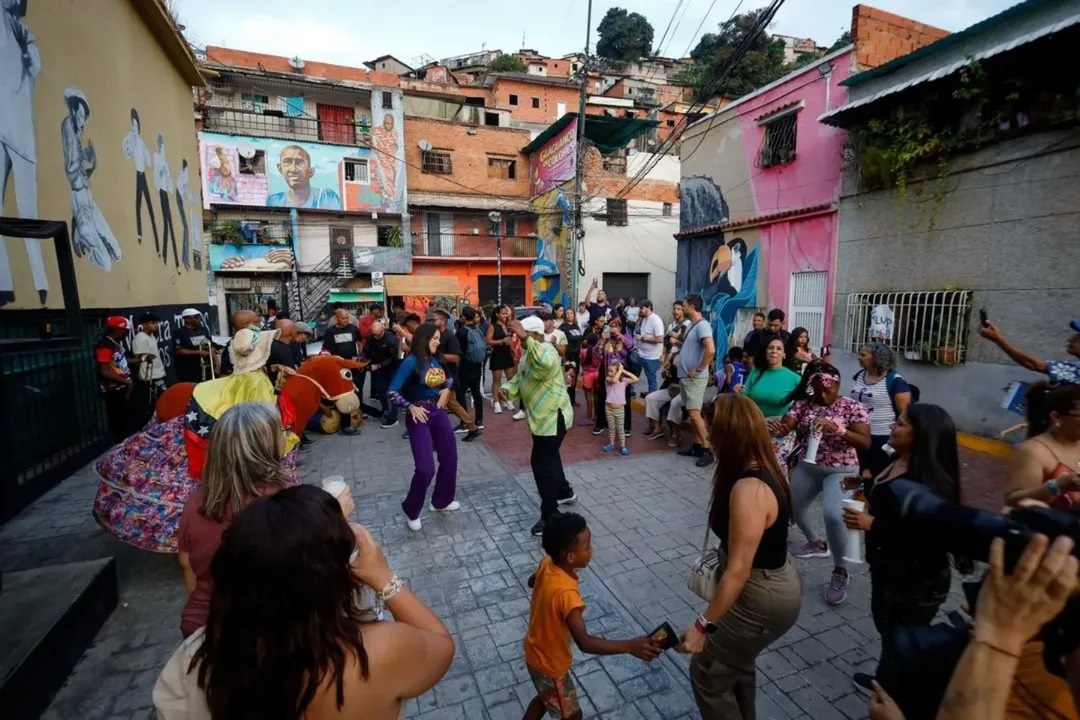 Venezuela presenta a representantes internacionales sus rutas comunitarias